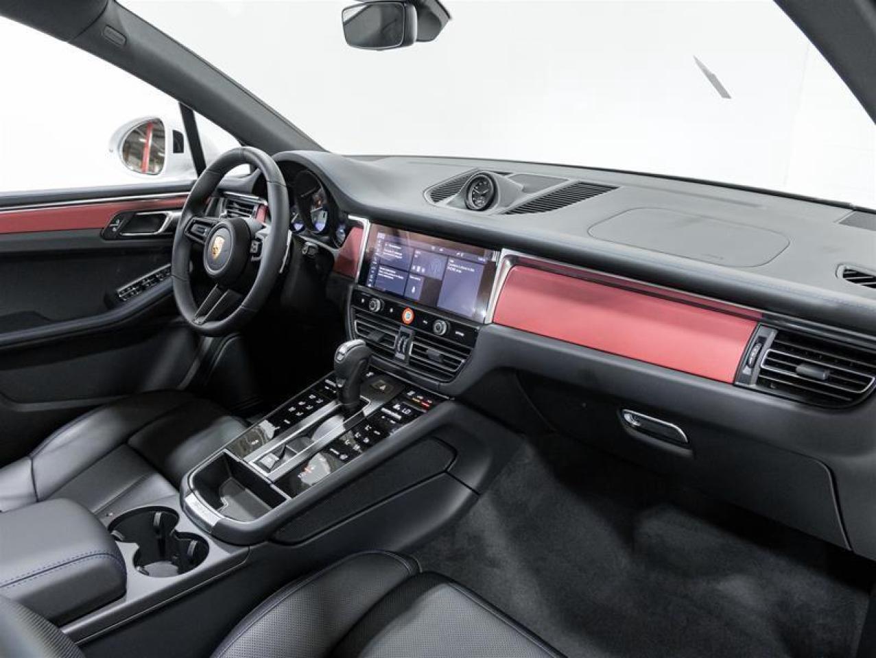 2026 Porsche Macan  Photo