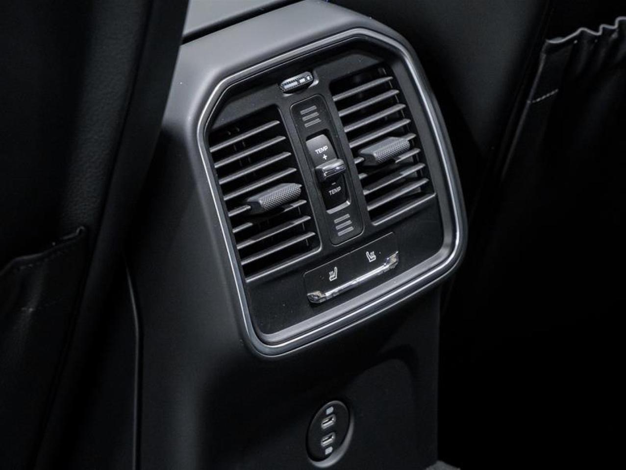 2026 Porsche Macan  Photo