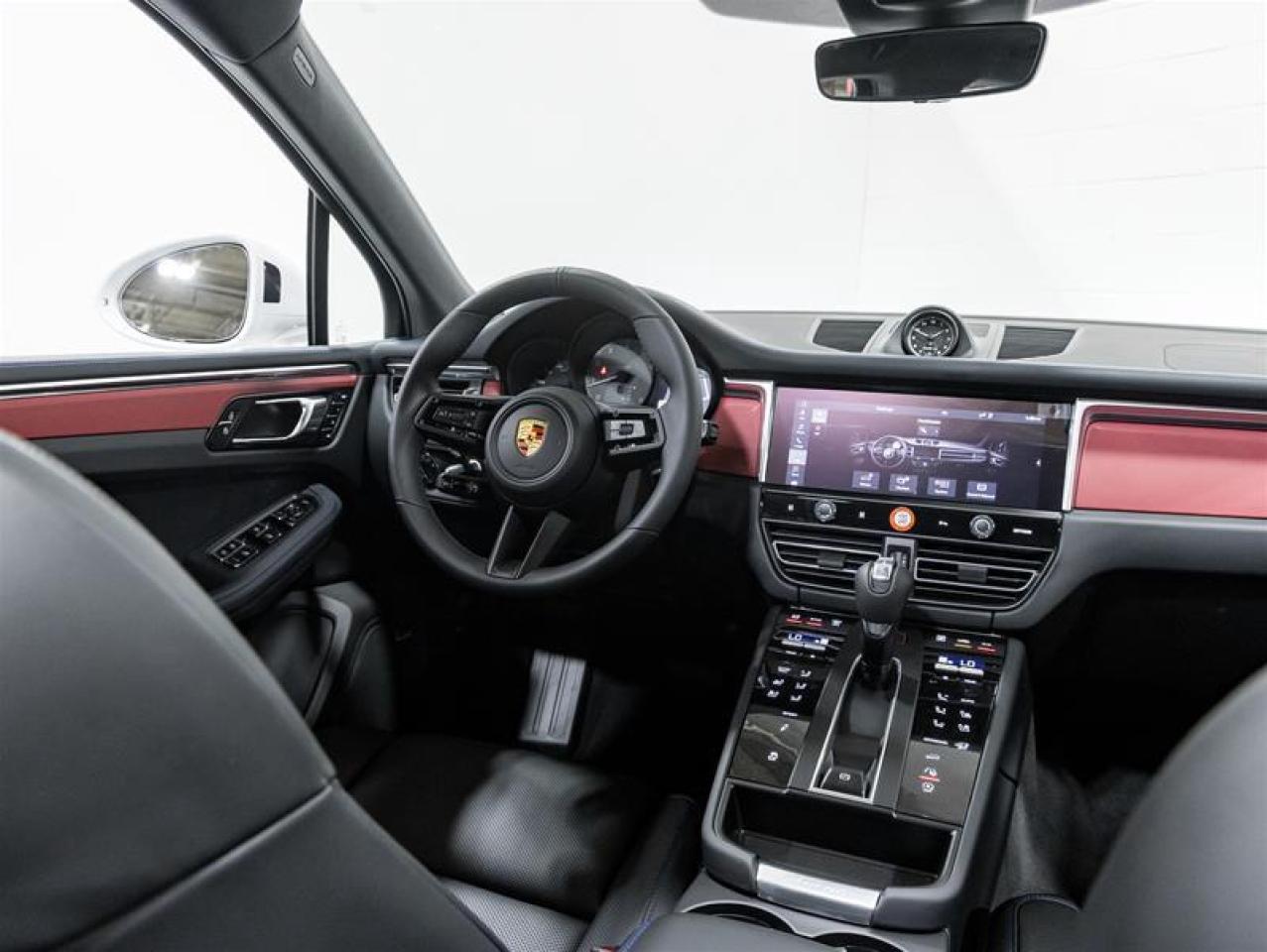 2026 Porsche Macan  Photo