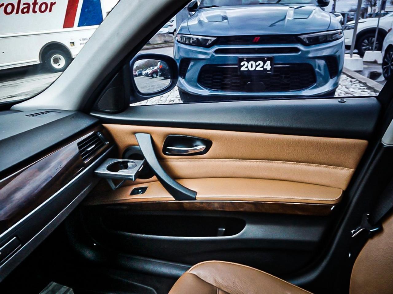 2011 BMW 3 Series  Photo