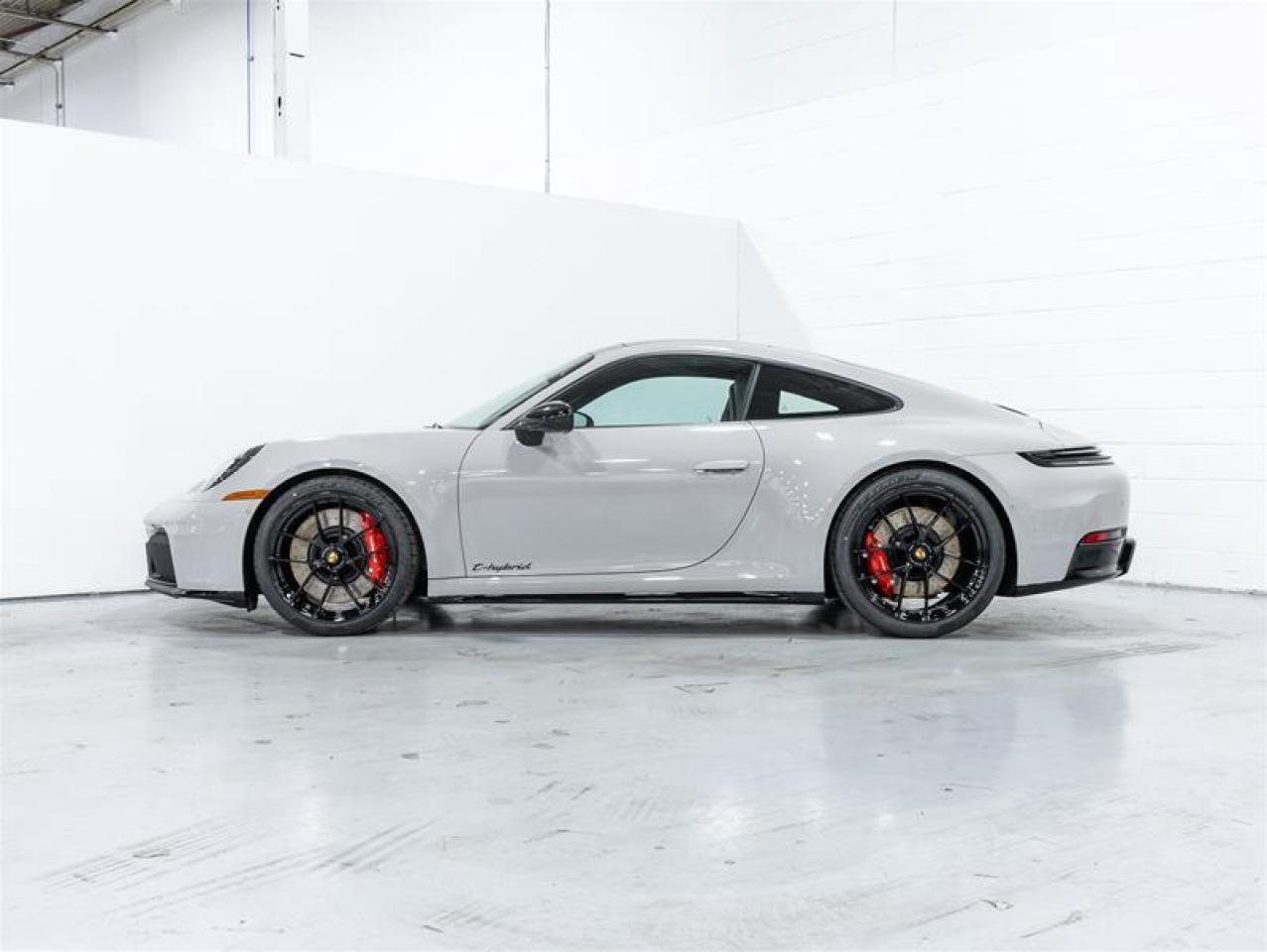 2026 Porsche 911  Photo3