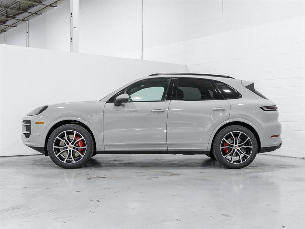 2026 Porsche Cayenne  Photo3