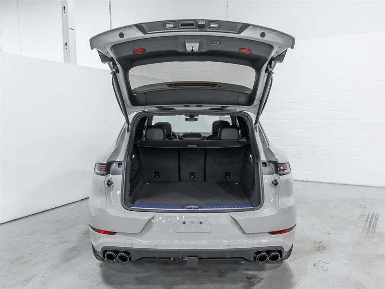 2026 Porsche Cayenne  Photo