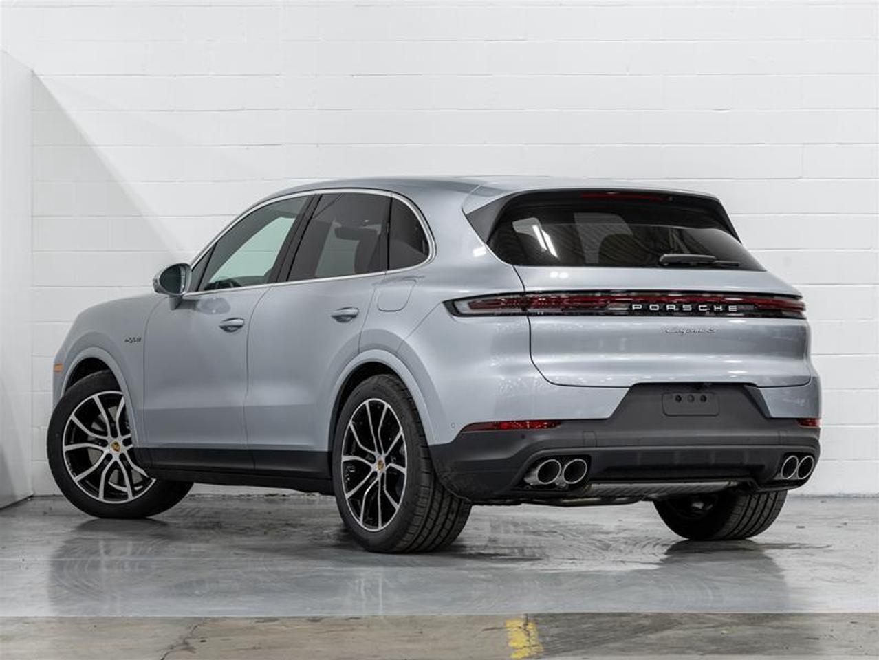 2025 Porsche Cayenne  Photo