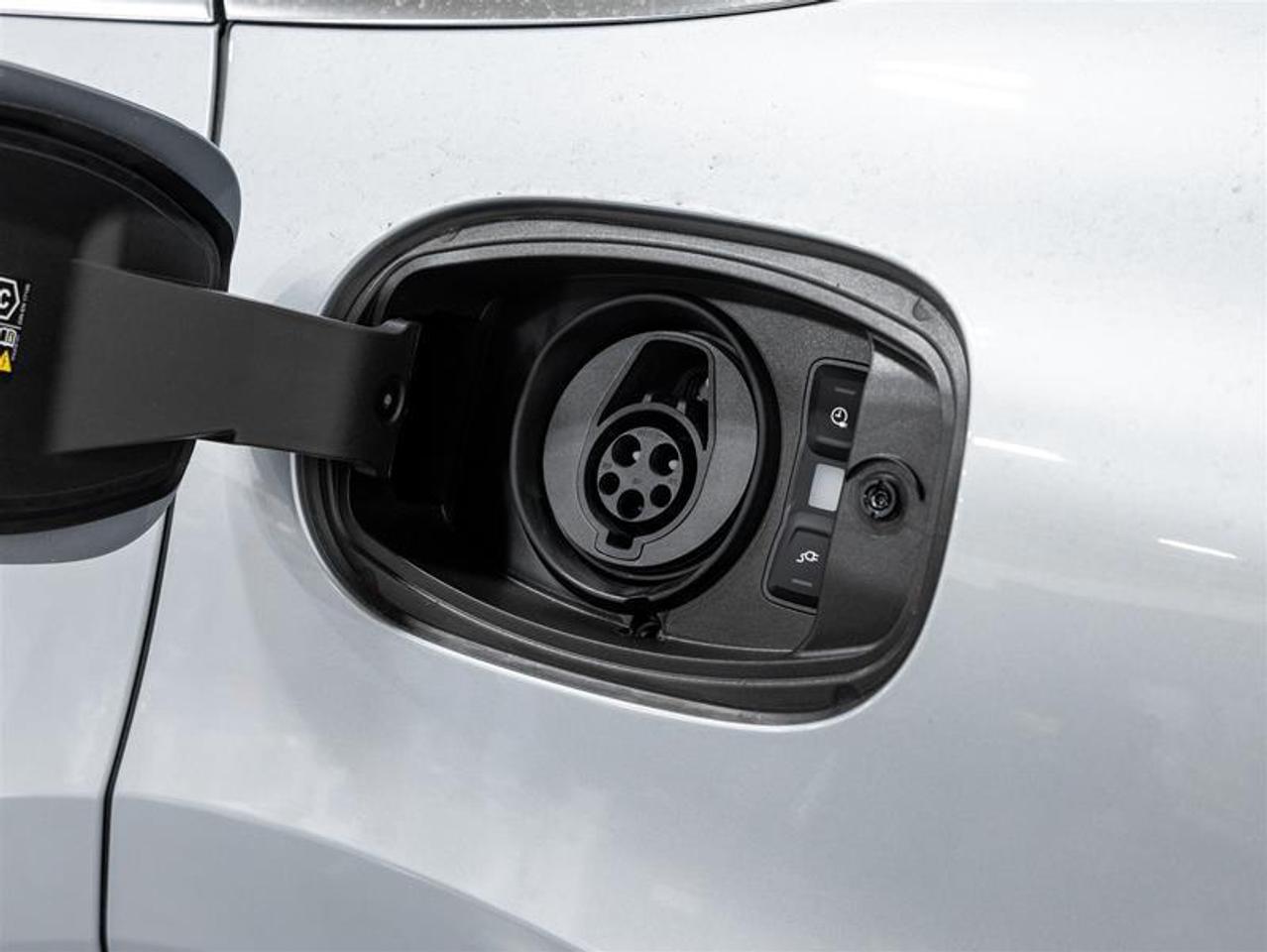 2025 Porsche Cayenne  Photo