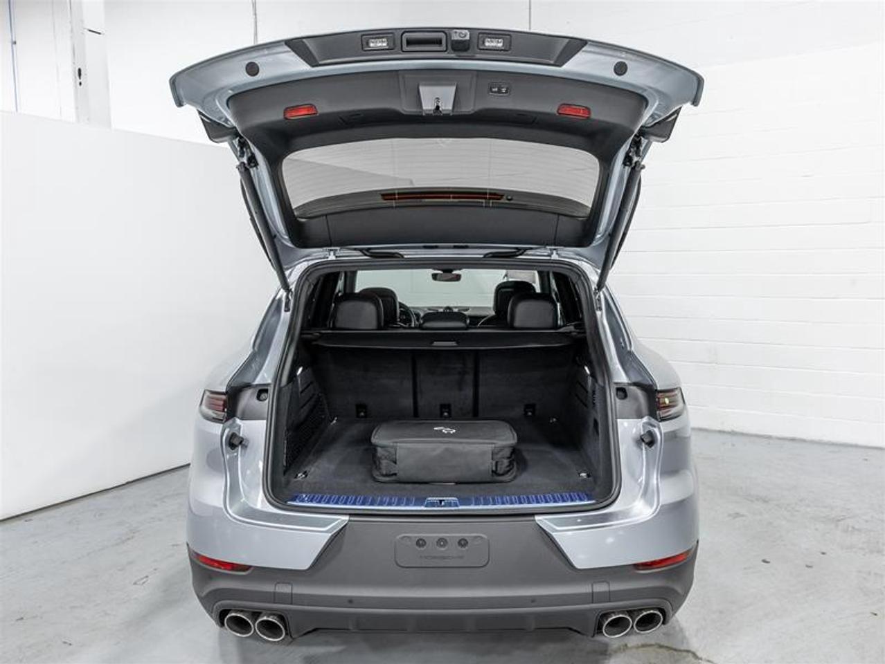 2025 Porsche Cayenne  Photo