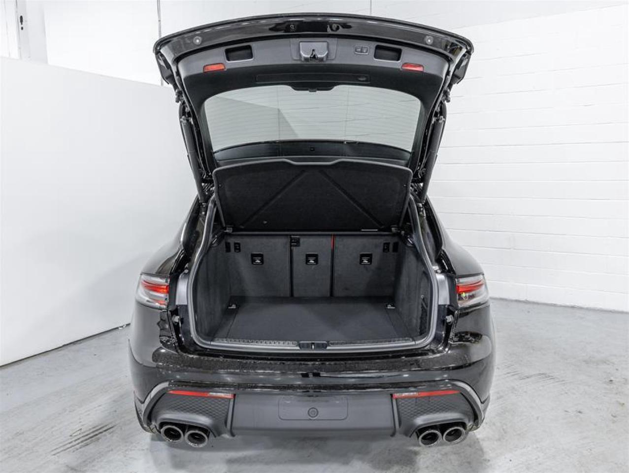 2025 Porsche Macan  Photo