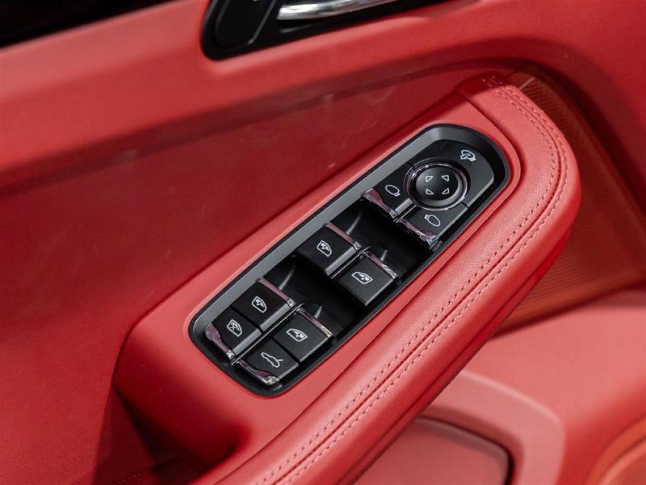 2025 Porsche Macan  Photo