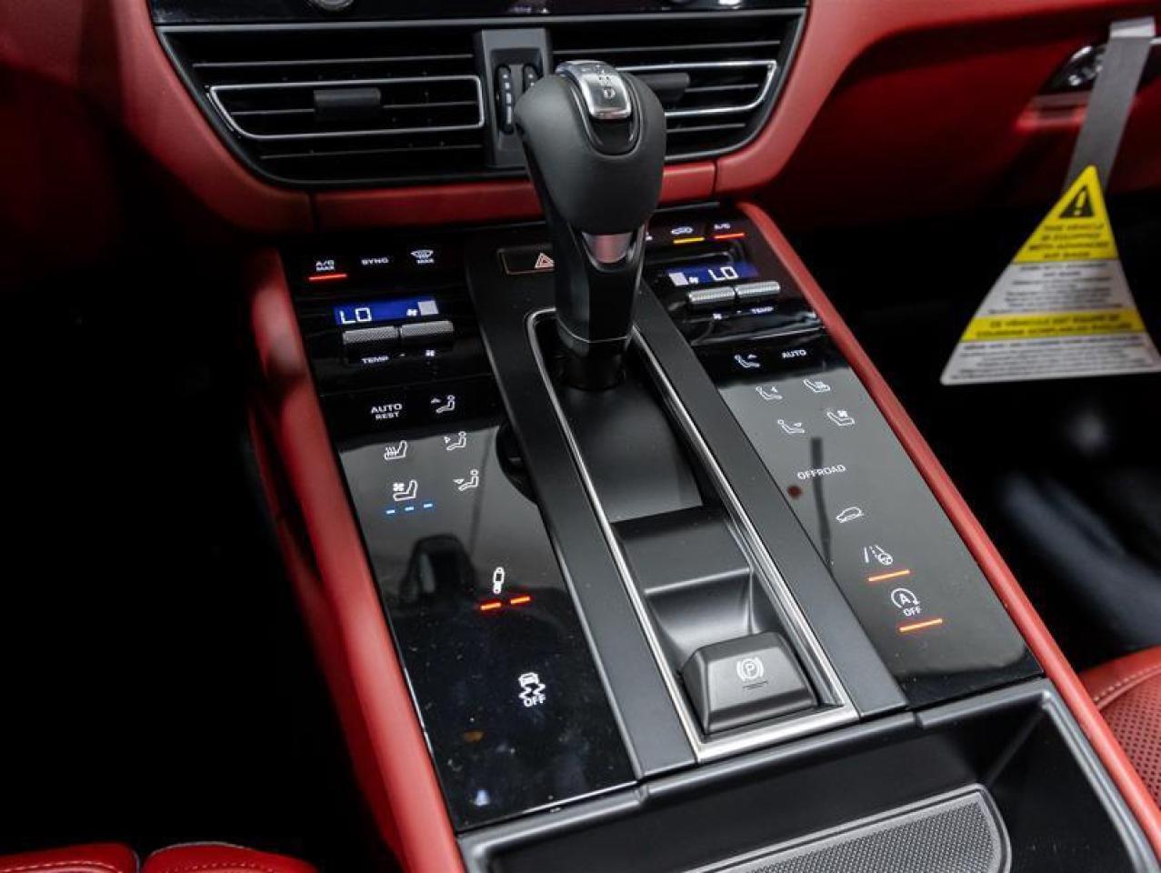 2025 Porsche Macan  Photo