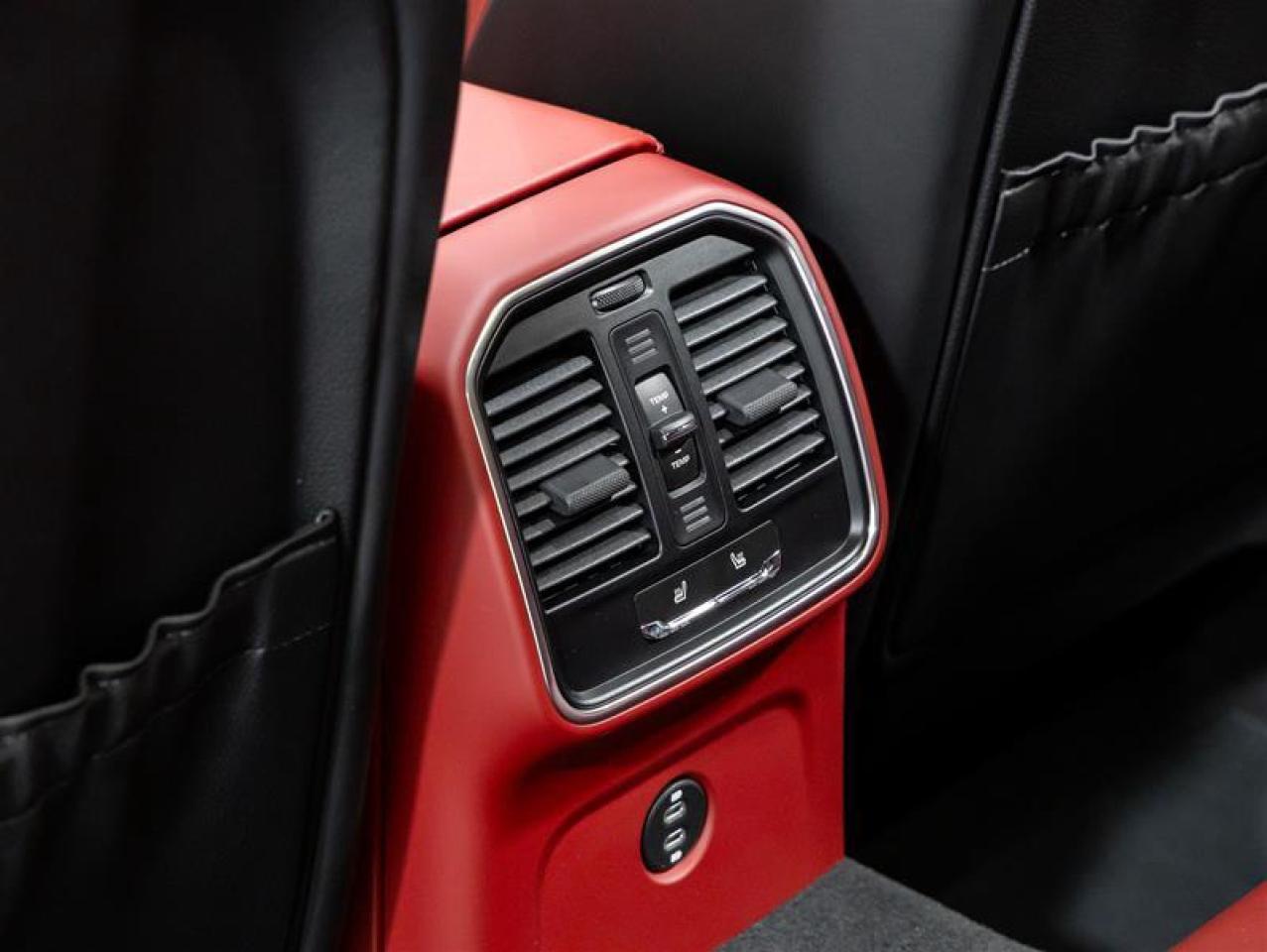 2025 Porsche Macan  Photo