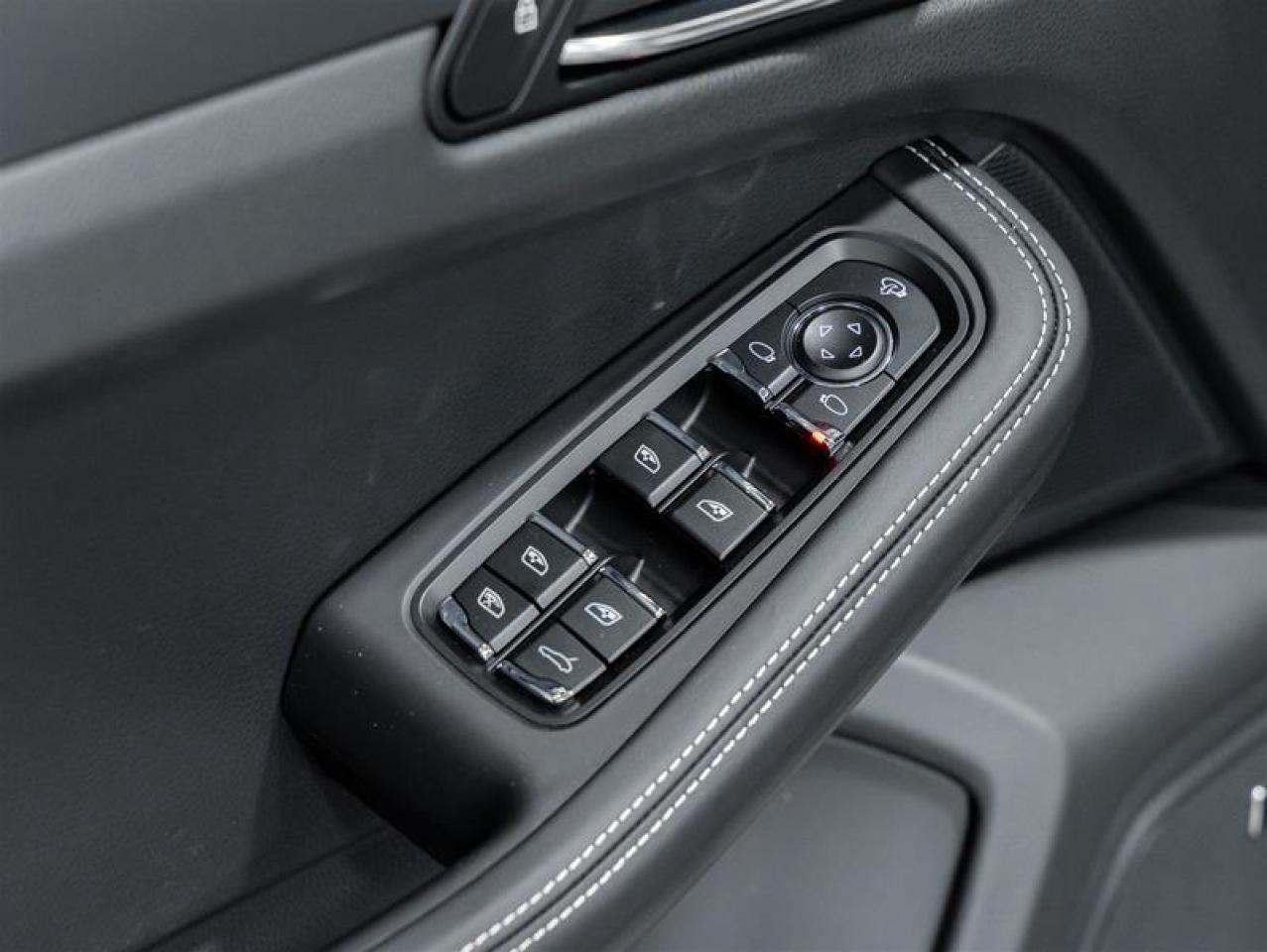 2025 Porsche Macan  Photo