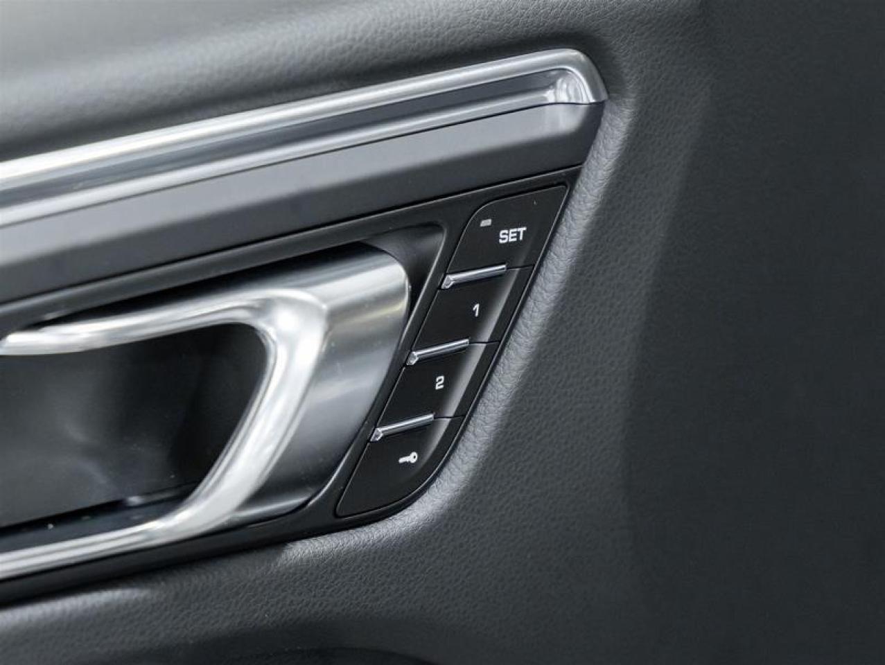 2025 Porsche Macan  Photo