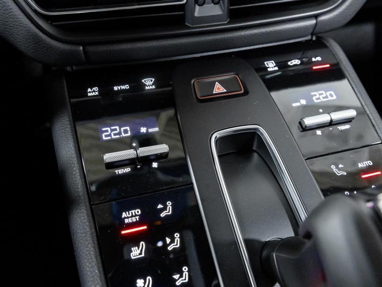 2025 Porsche Macan  Photo