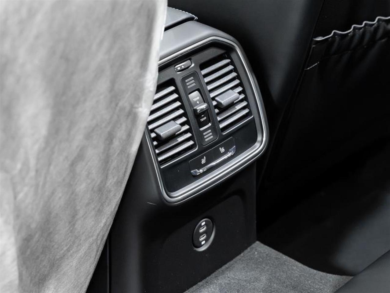 2025 Porsche Macan  Photo