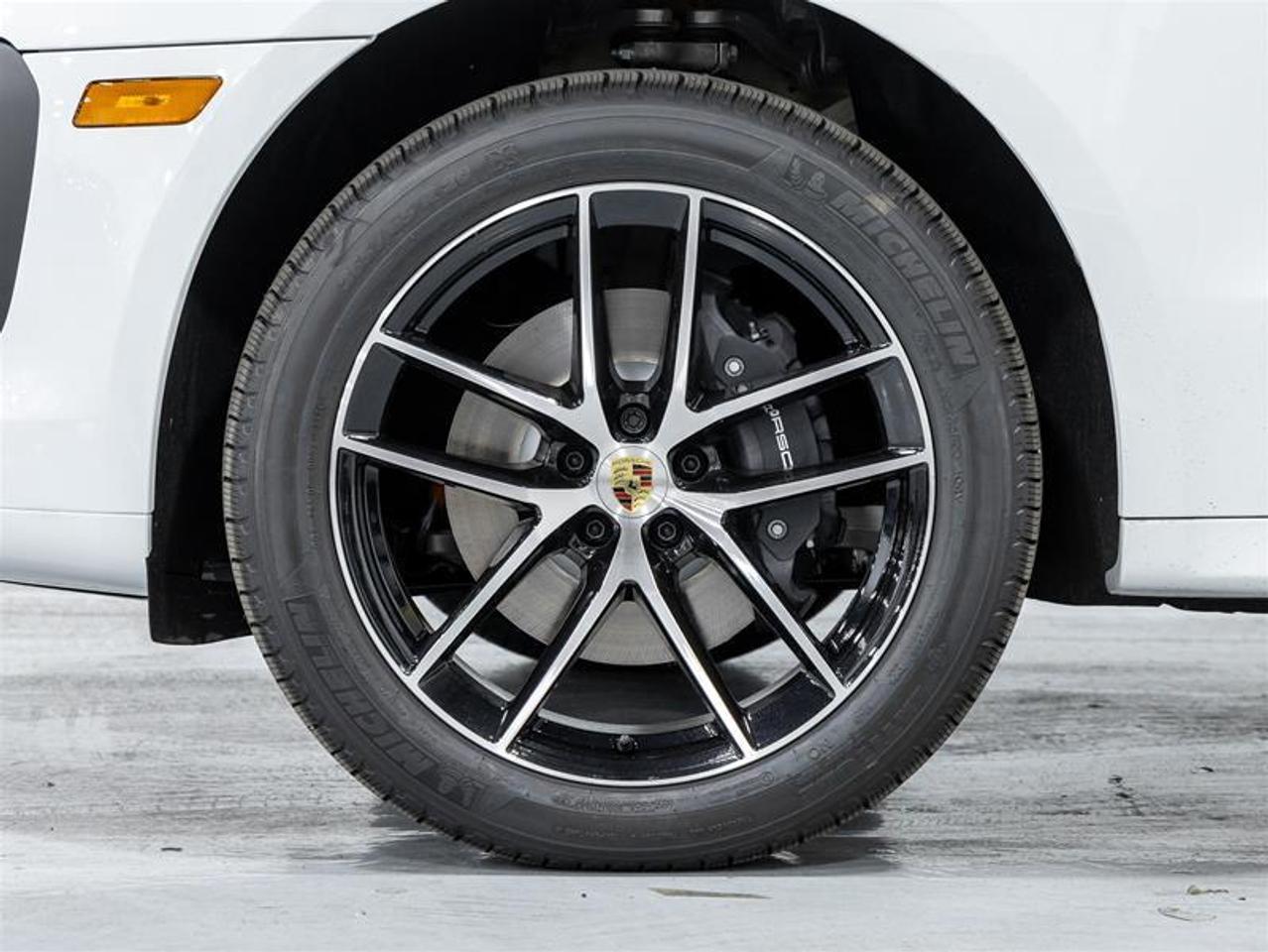 2025 Porsche Macan  Photo4