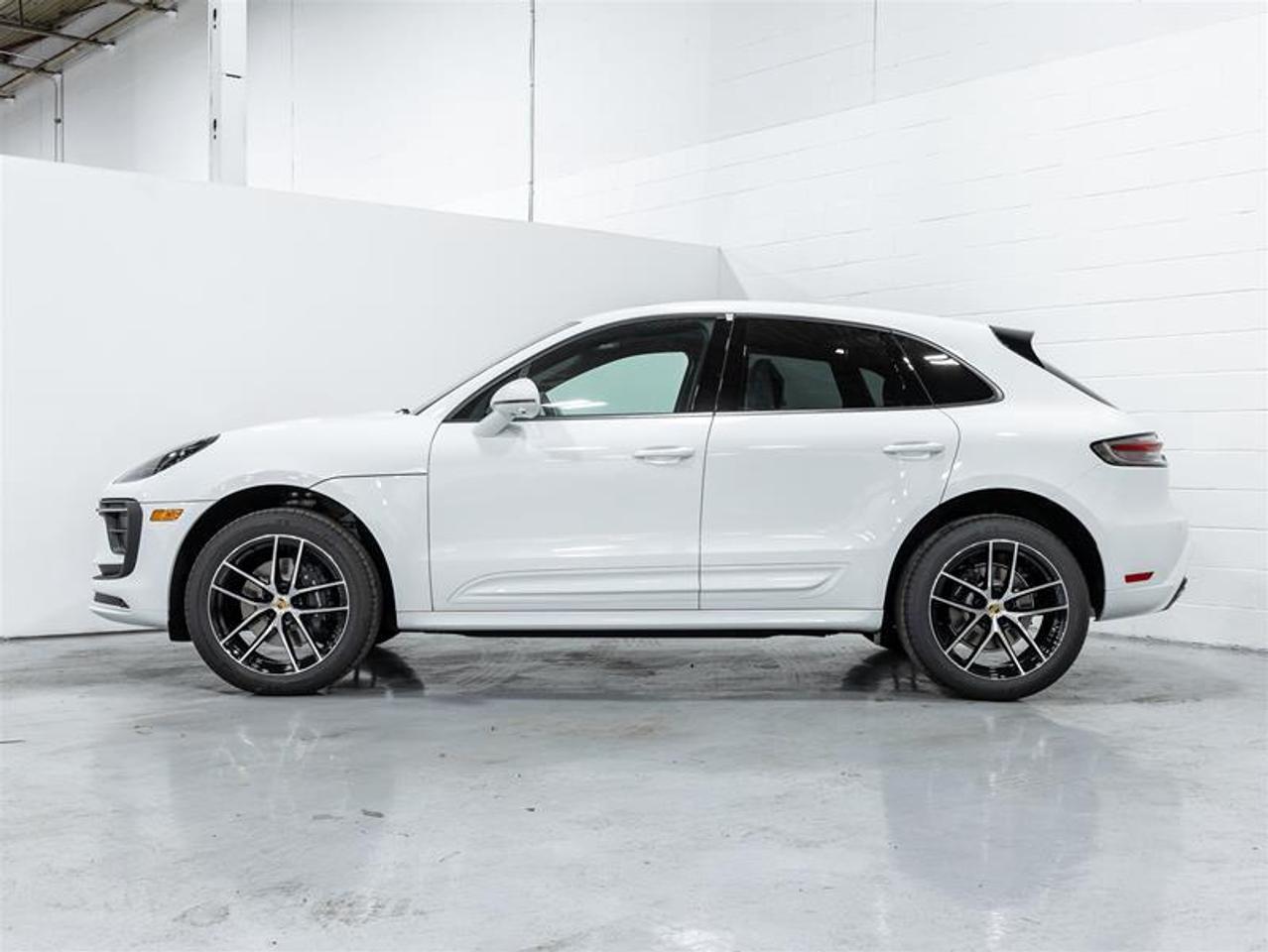 2025 Porsche Macan  Photo1