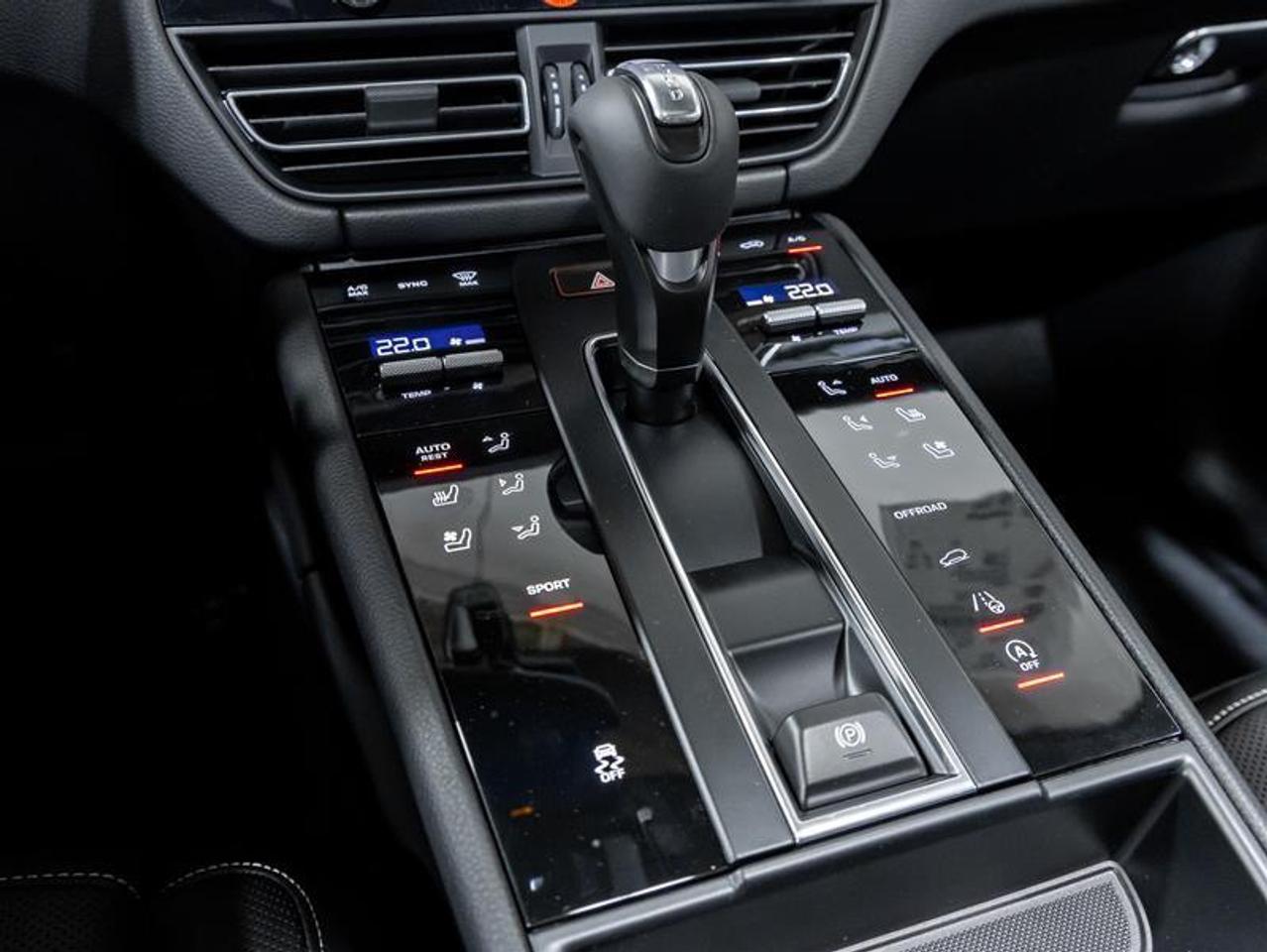 2025 Porsche Macan  Photo