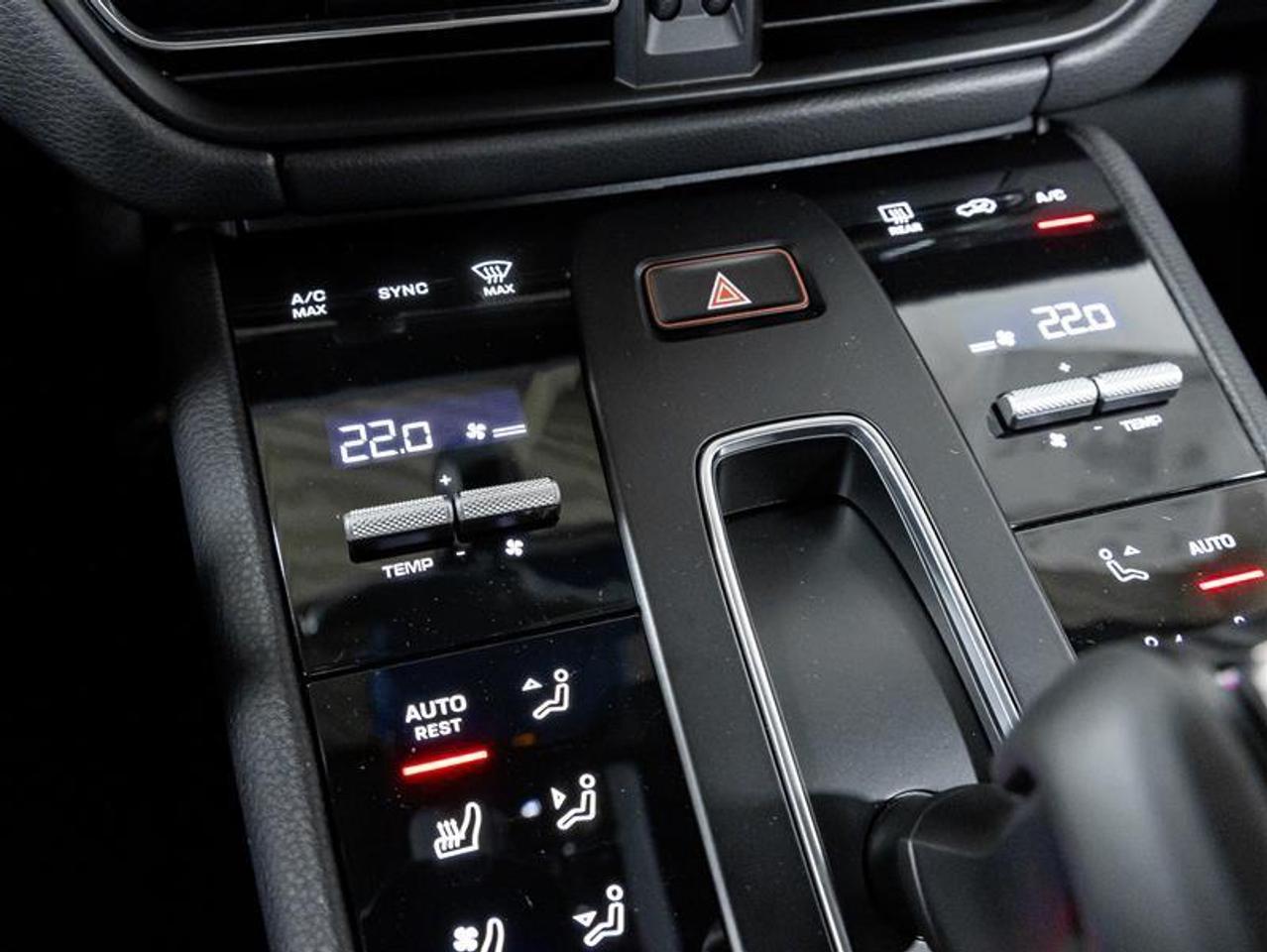 2025 Porsche Macan  Photo