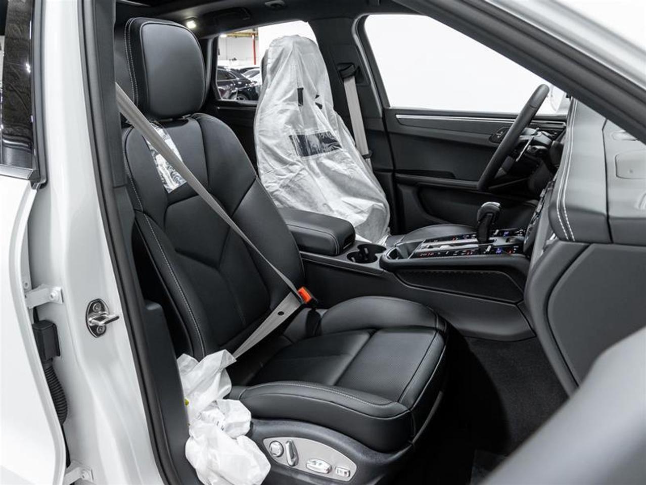 2025 Porsche Macan  Photo