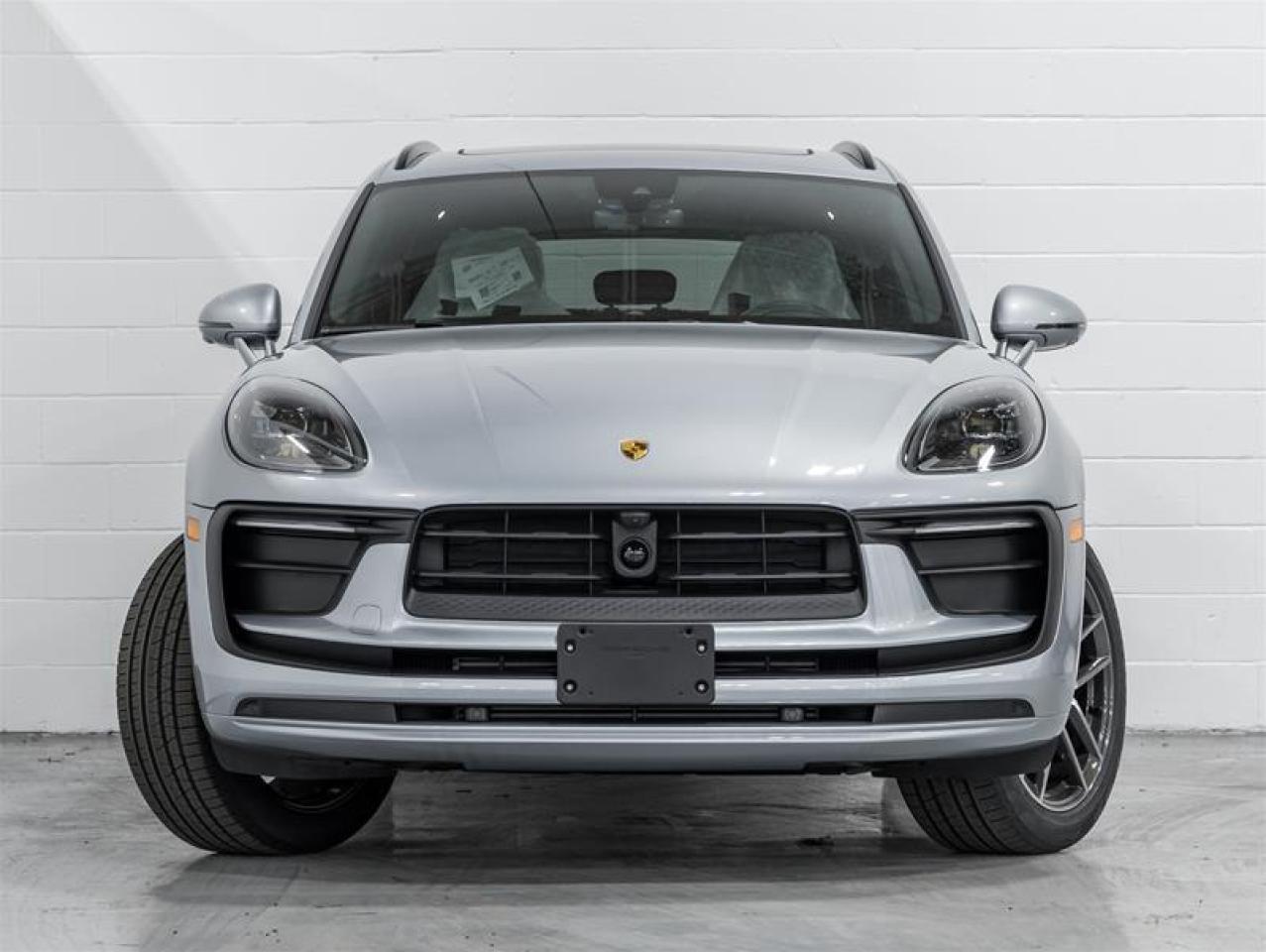 2025 Porsche Macan  Photo3