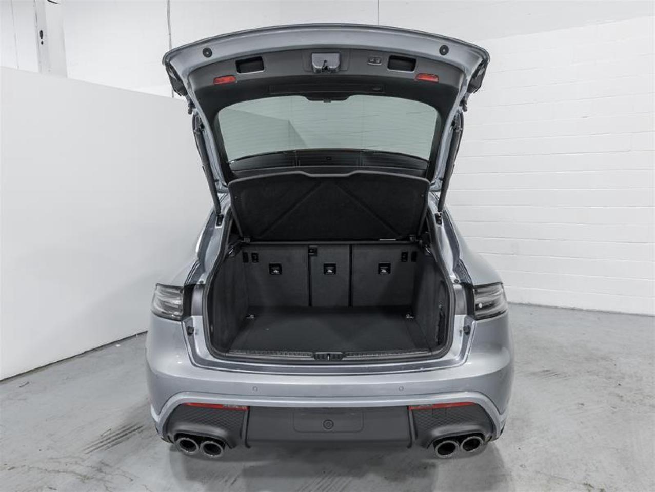 2025 Porsche Macan  Photo