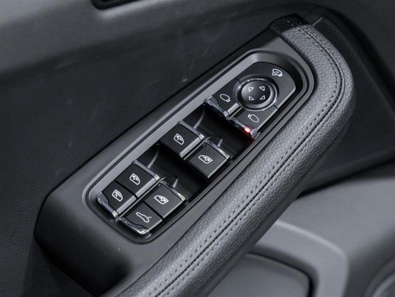 2025 Porsche Macan  Photo