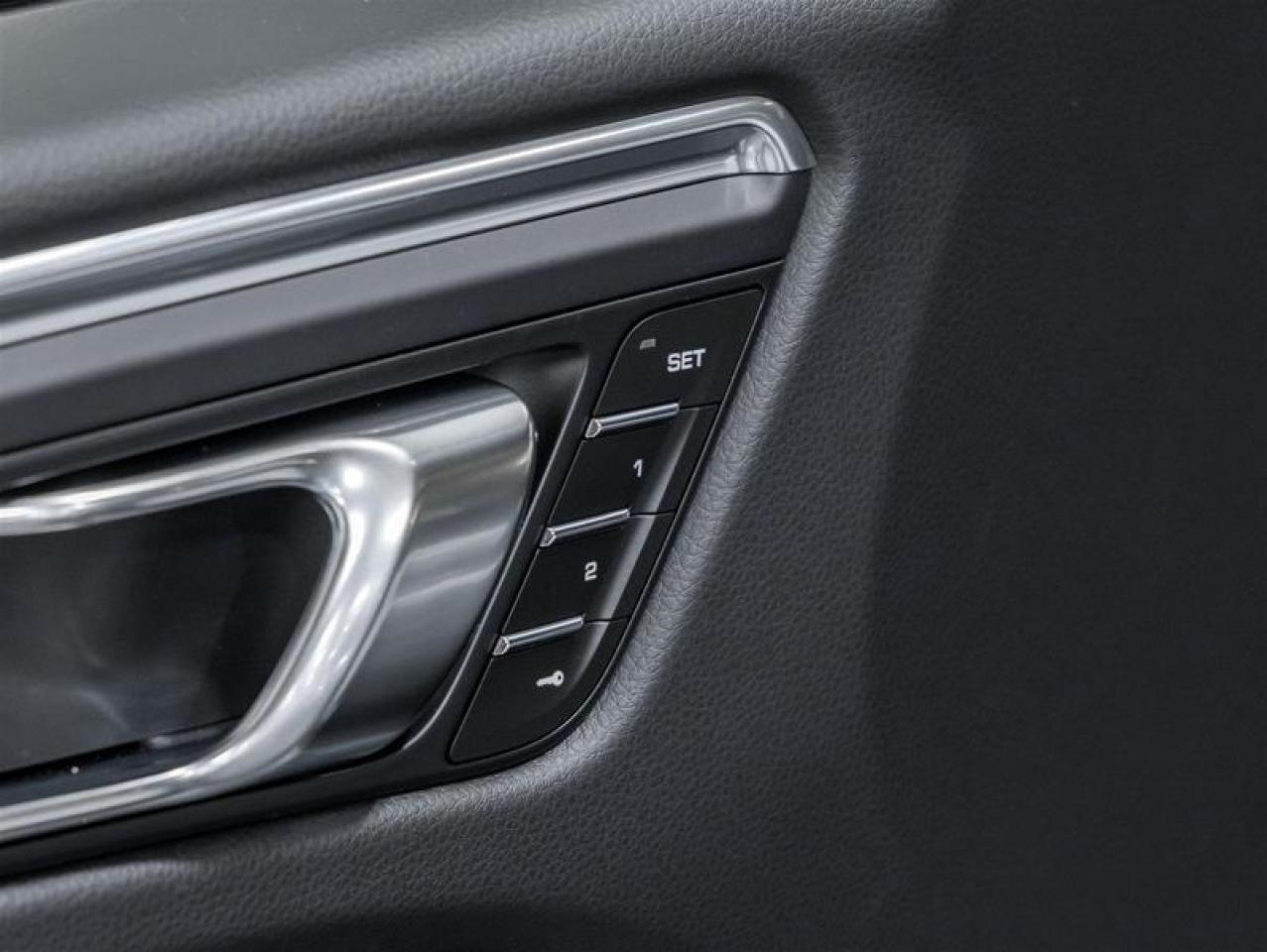 2025 Porsche Macan  Photo