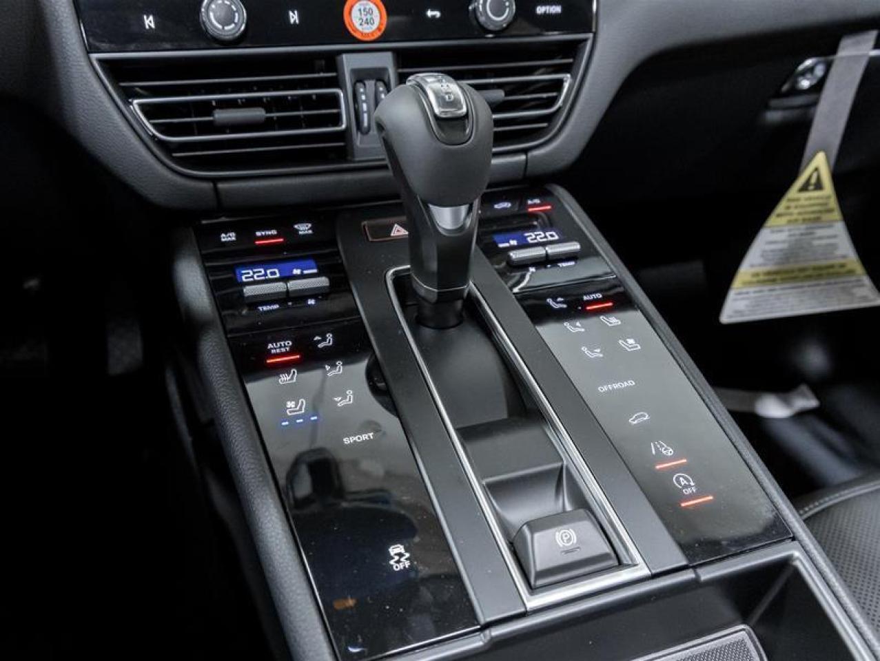 2025 Porsche Macan  Photo