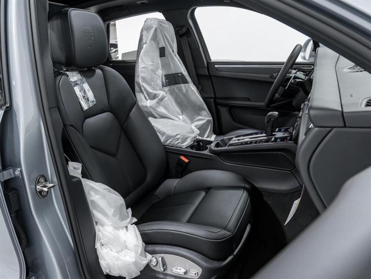 2025 Porsche Macan  Photo