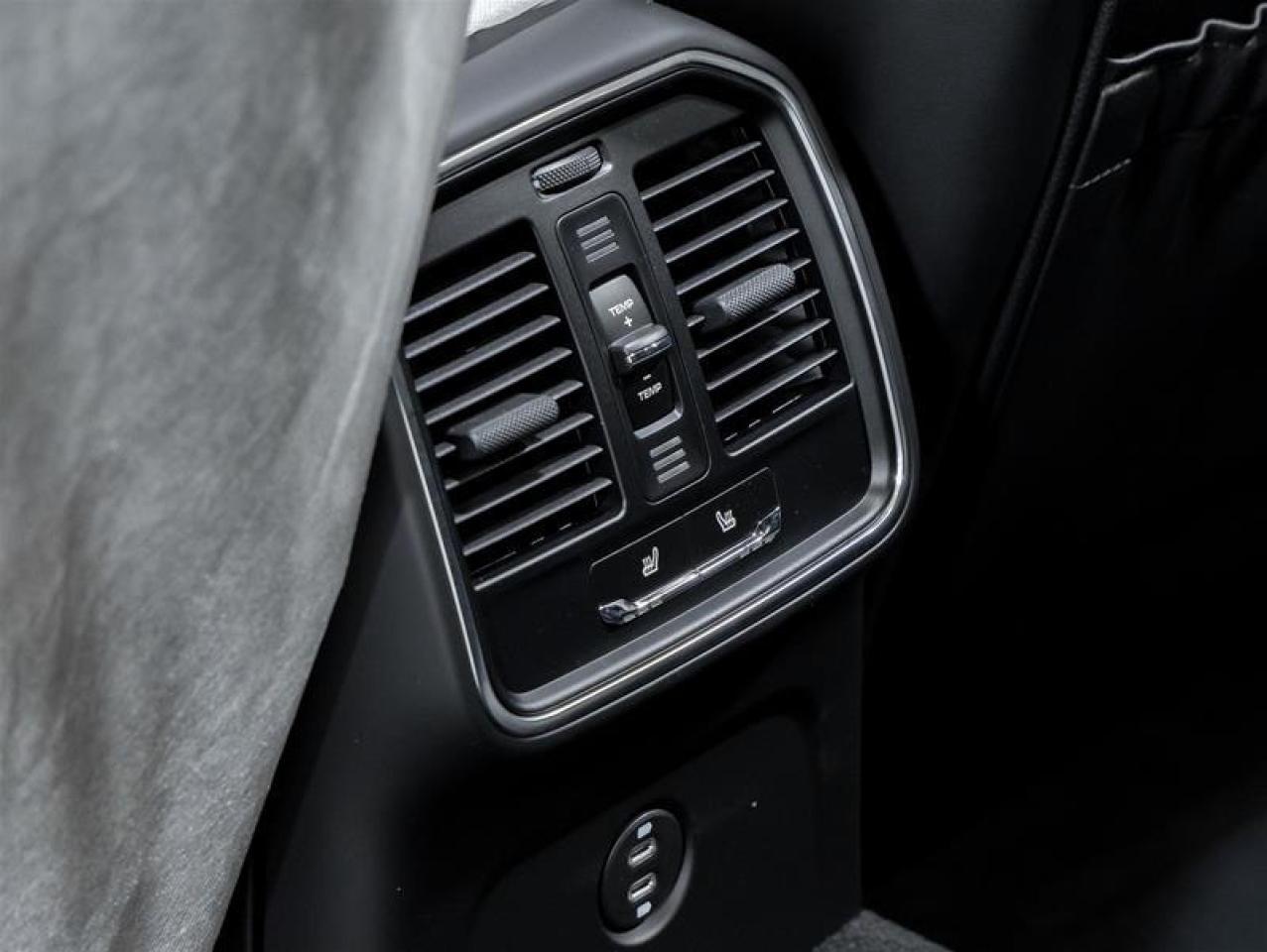 2025 Porsche Macan  Photo