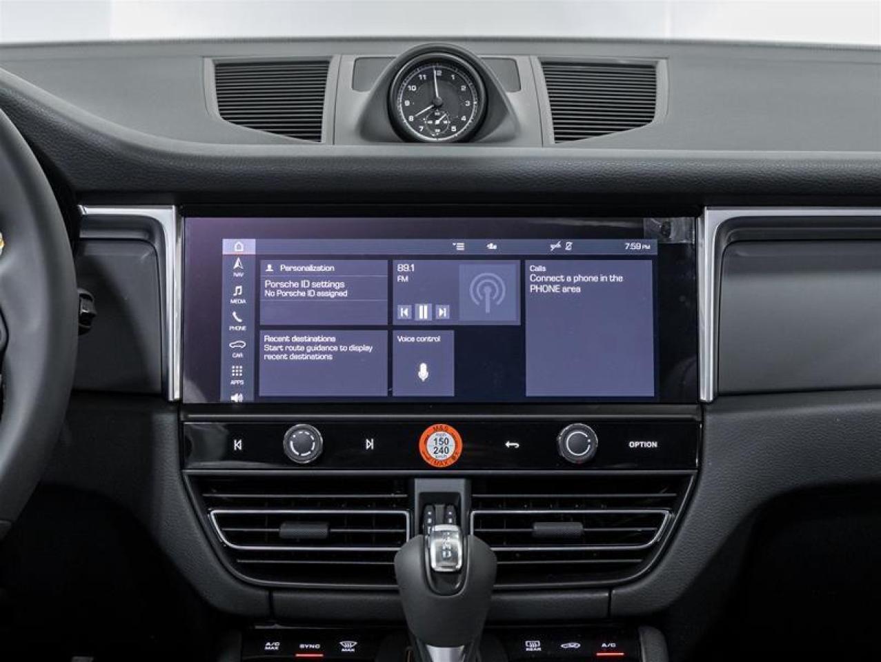 2025 Porsche Macan  Photo