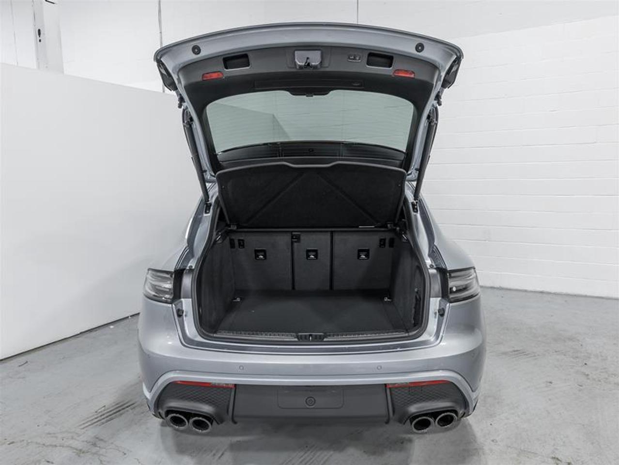 2025 Porsche Macan  Photo