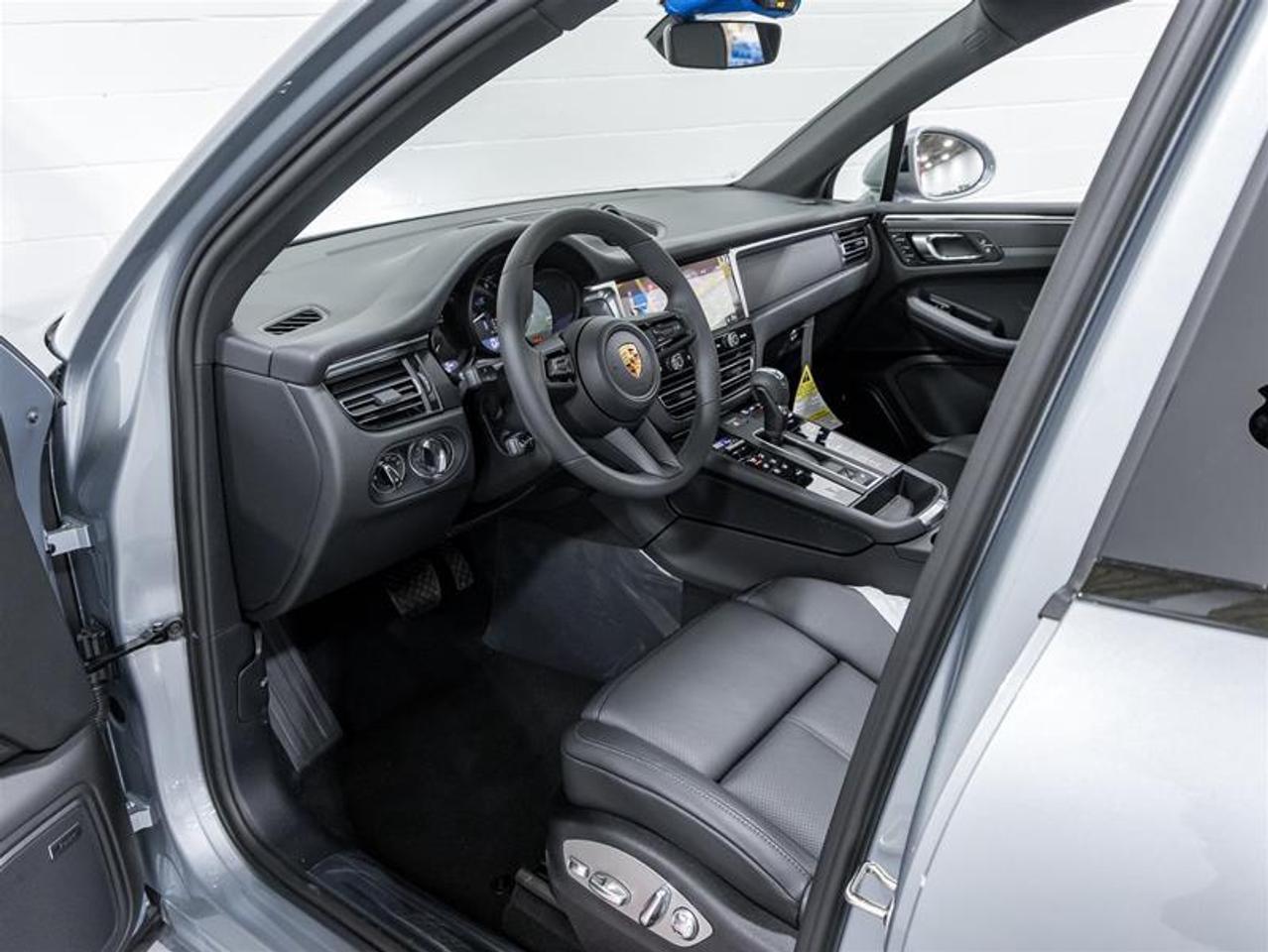 2025 Porsche Macan  Photo