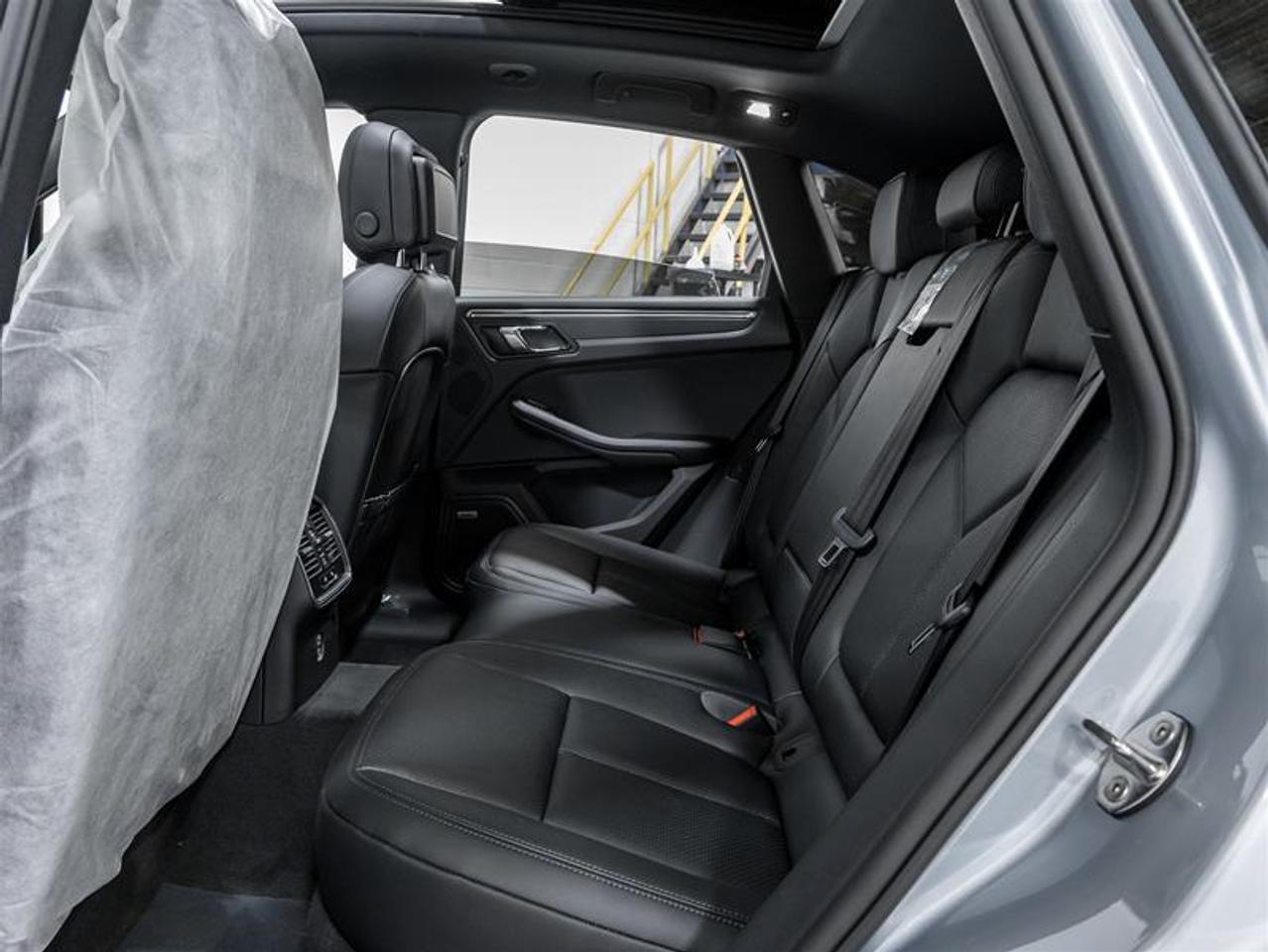 2025 Porsche Macan  Photo