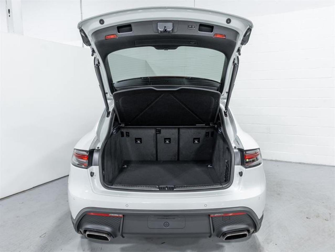 2025 Porsche Macan  Photo