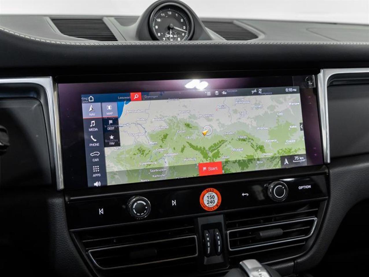 2025 Porsche Macan  Photo