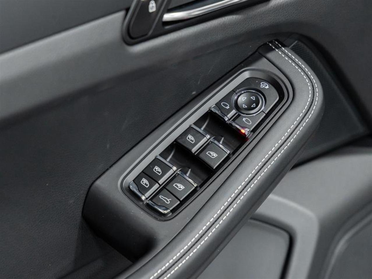 2025 Porsche Macan  Photo