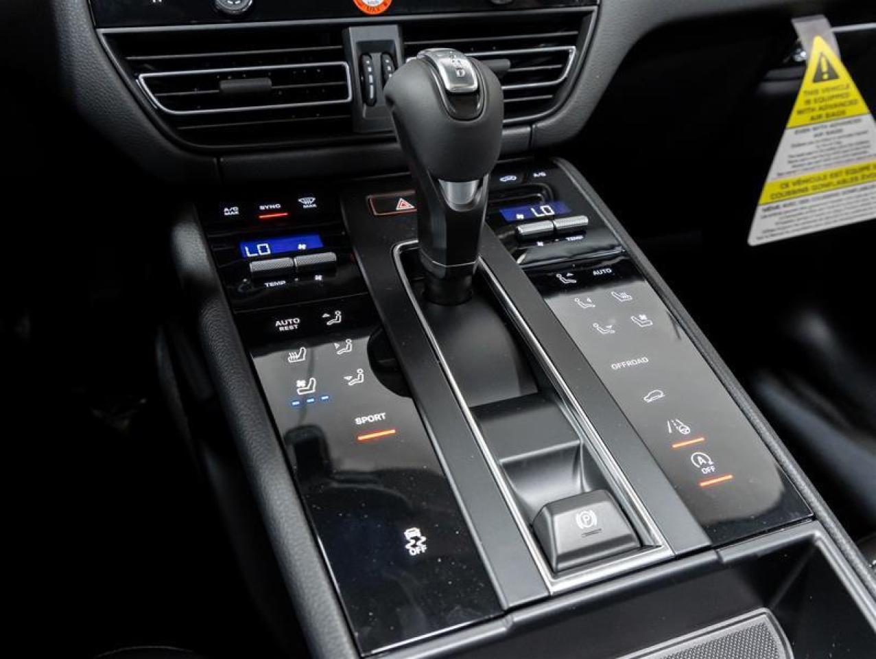 2025 Porsche Macan  Photo