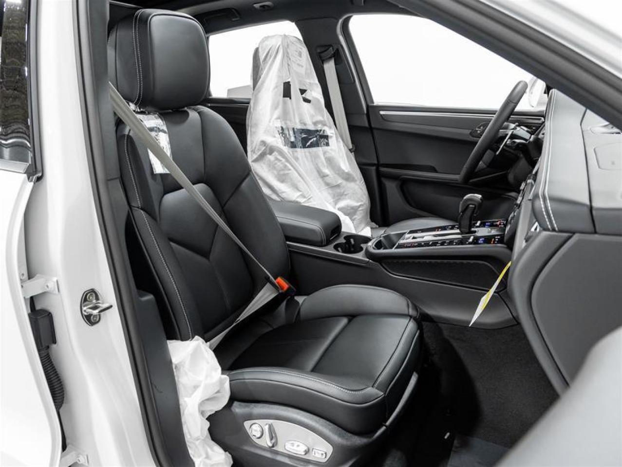 2025 Porsche Macan  Photo