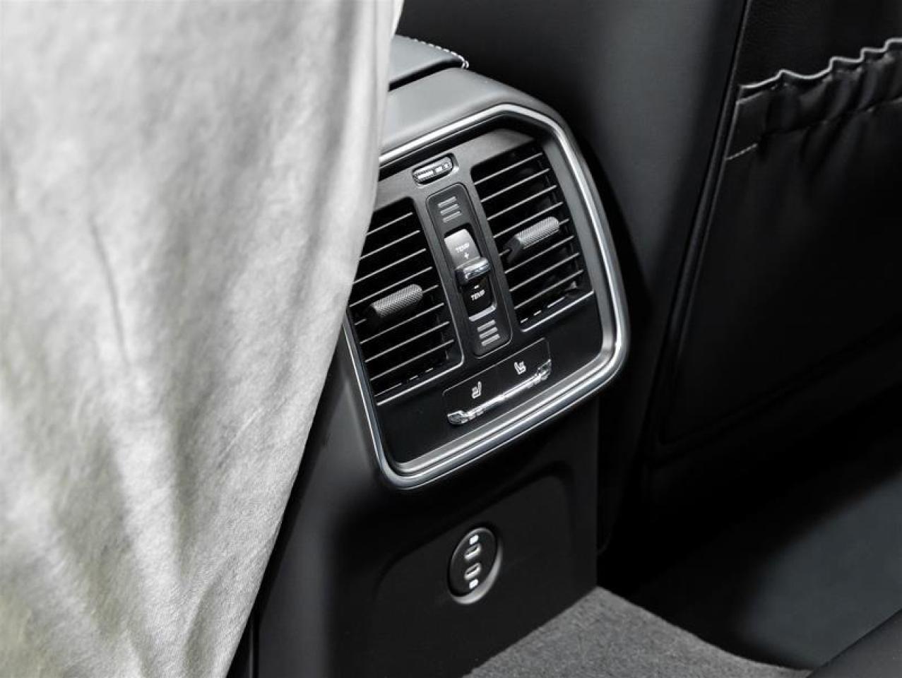 2025 Porsche Macan  Photo