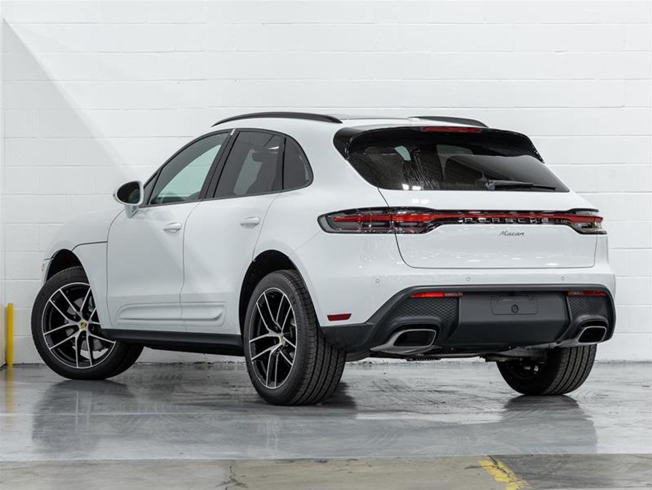 2025 Porsche Macan  Photo2