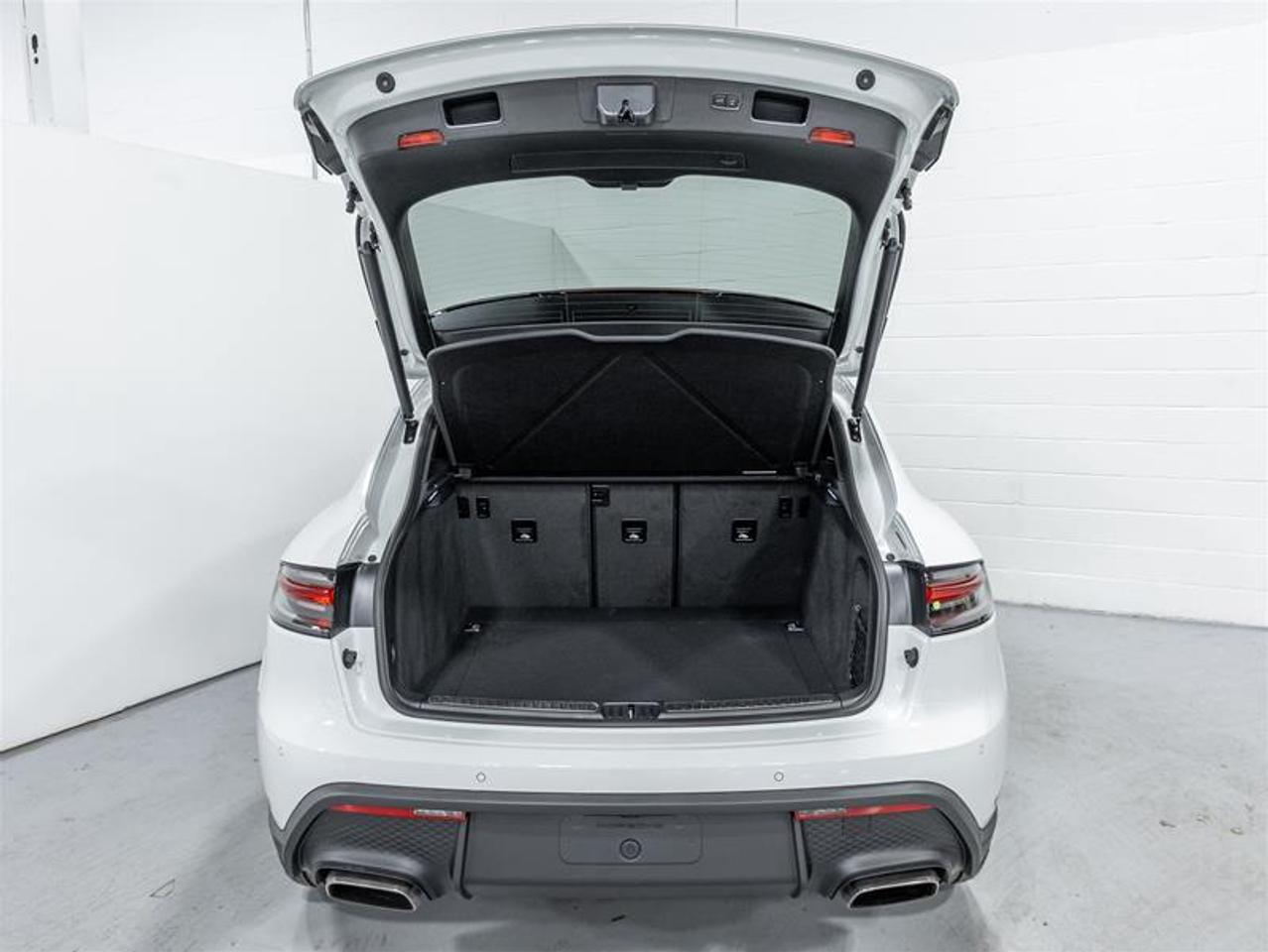2025 Porsche Macan  Photo