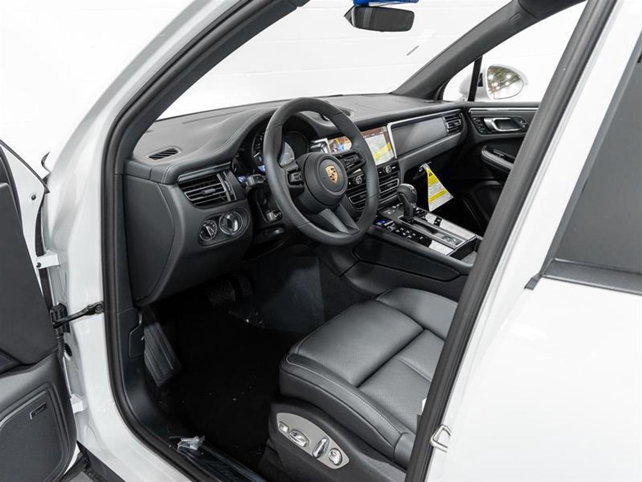 2025 Porsche Macan  Photo