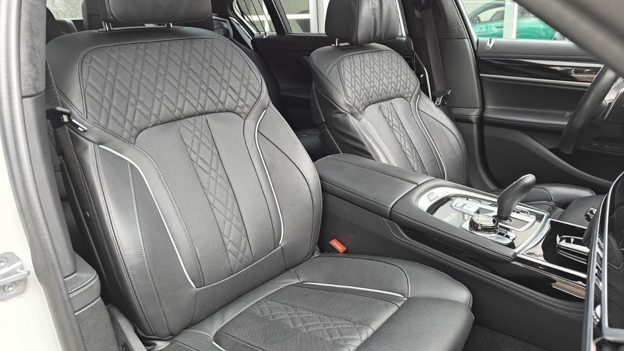 2022 BMW M760 Li xDrive 4dr All-Wheel Drive Sedan Photo