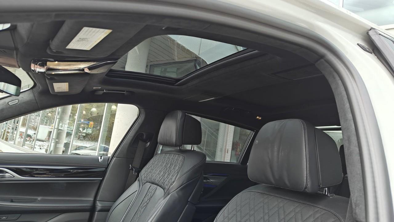 2022 BMW M760 Li xDrive 4dr All-Wheel Drive Sedan Photo