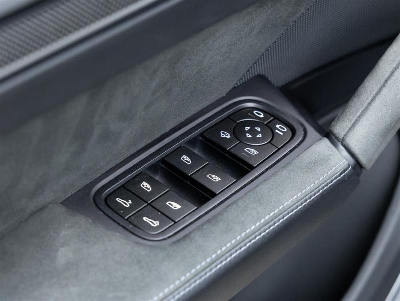 2024 Porsche Cayenne  Photo