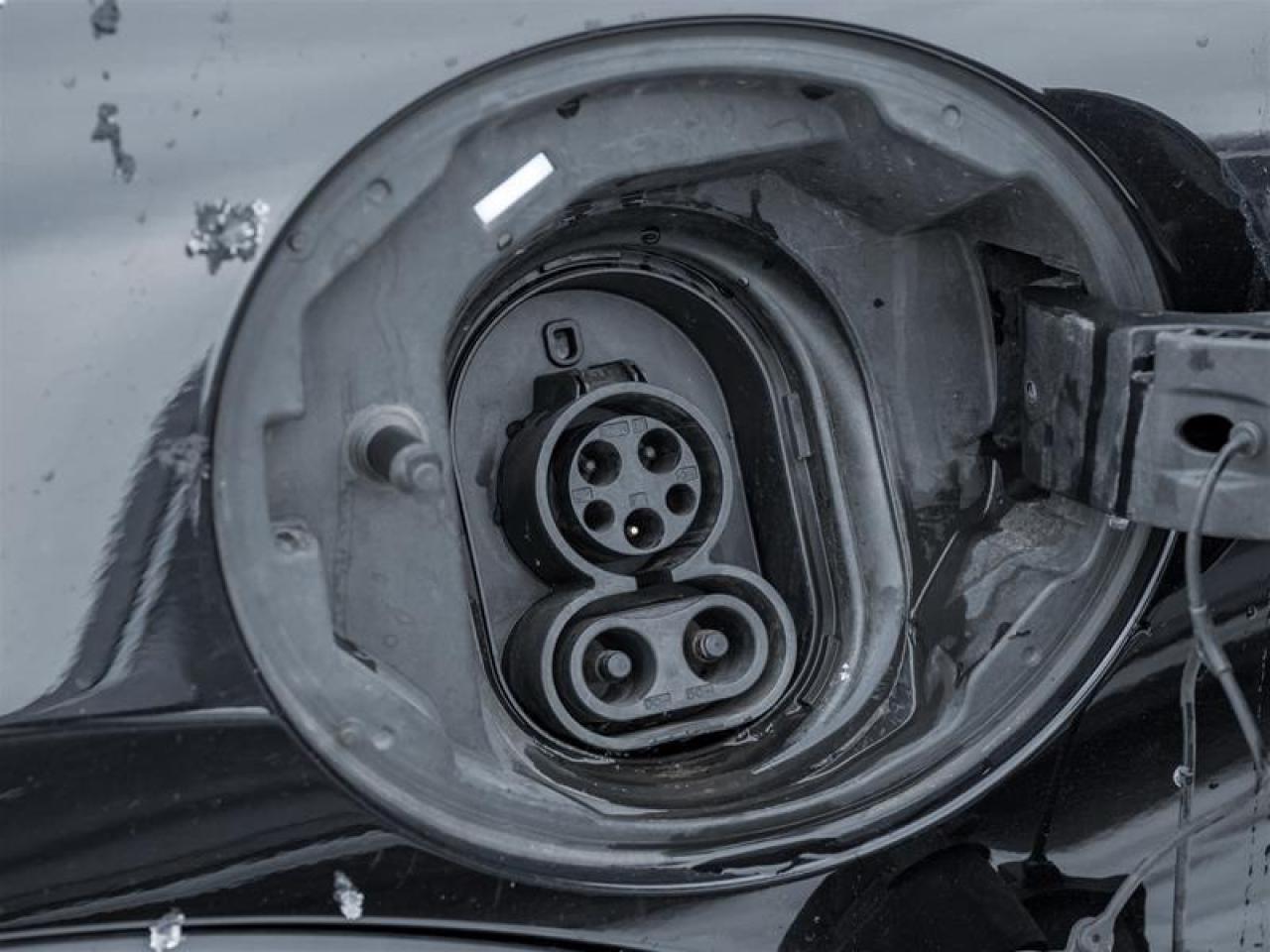 2020 MINI SE 3 Door Cooper Front-Wheel Drive Hatchback Photo