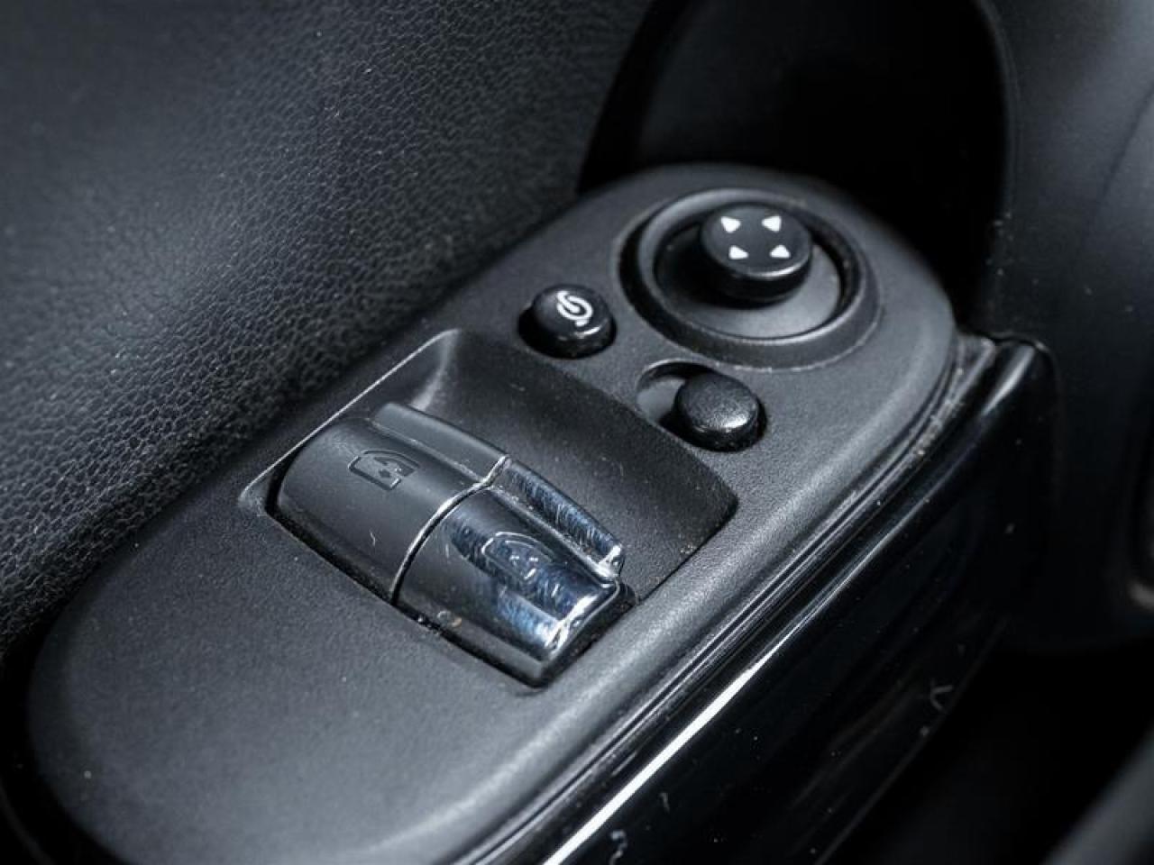 2020 MINI SE 3 Door Cooper Front-Wheel Drive Hatchback Photo