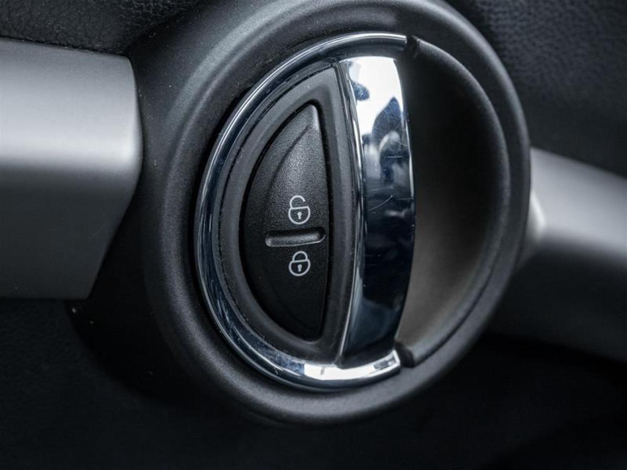 2020 MINI SE 3 Door Cooper Front-Wheel Drive Hatchback Photo