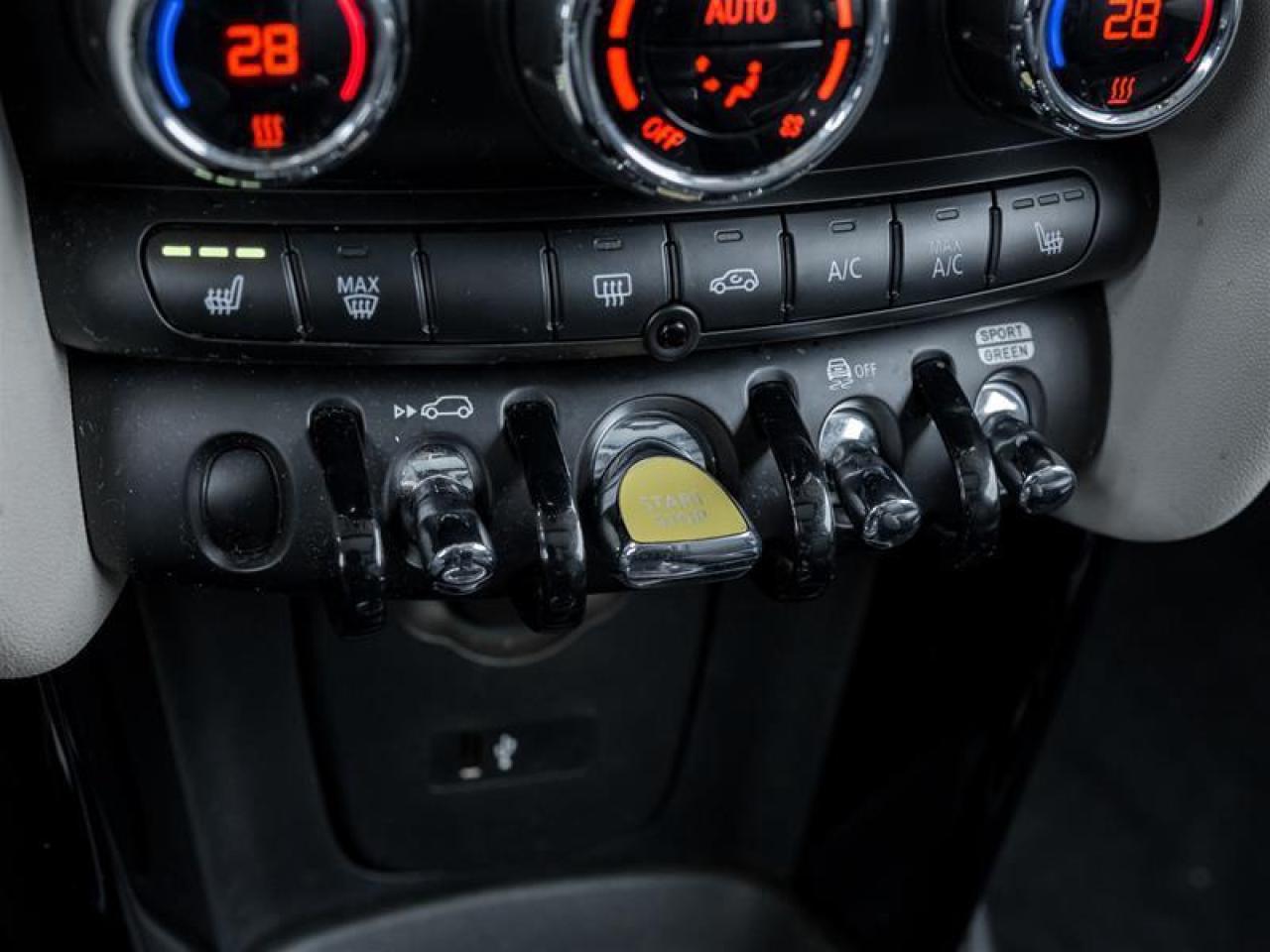 2020 MINI SE 3 Door Cooper Front-Wheel Drive Hatchback Photo